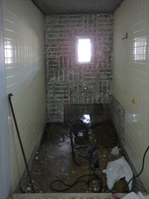 システムバス工事　施工中　浴室解体工事