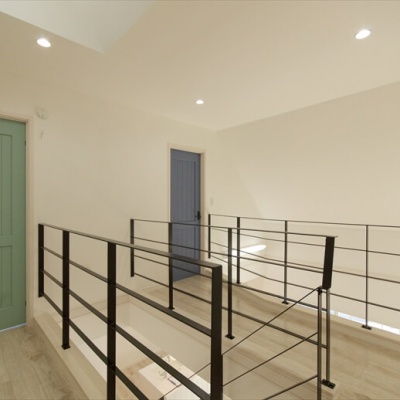 吹き抜けのある渡り廊下