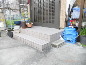 玄関手すり設置工事　Before