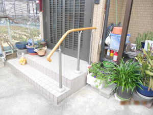 玄関手すり設置工事　After