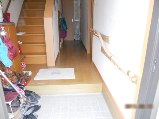 玄関手すり設置工事　After